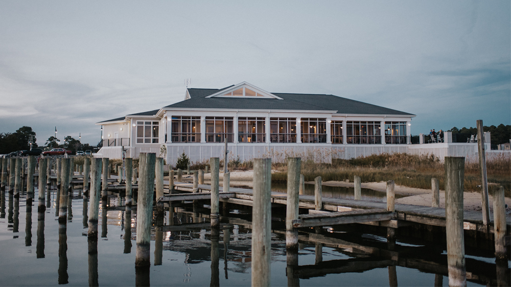 the-marina-restaurant-at-captains-cove